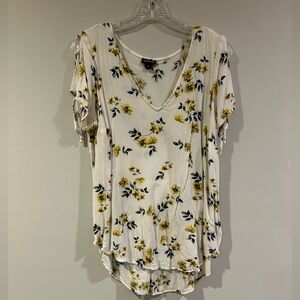 Size 00 torrid shirt